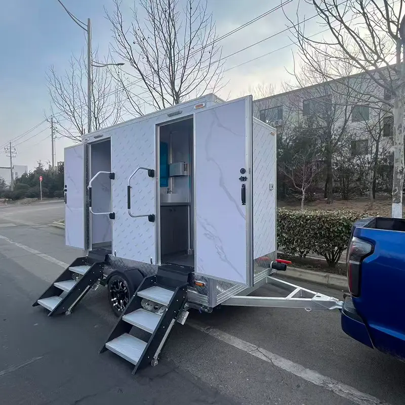 Remorcă pentru toaletă portabilă cu două stații